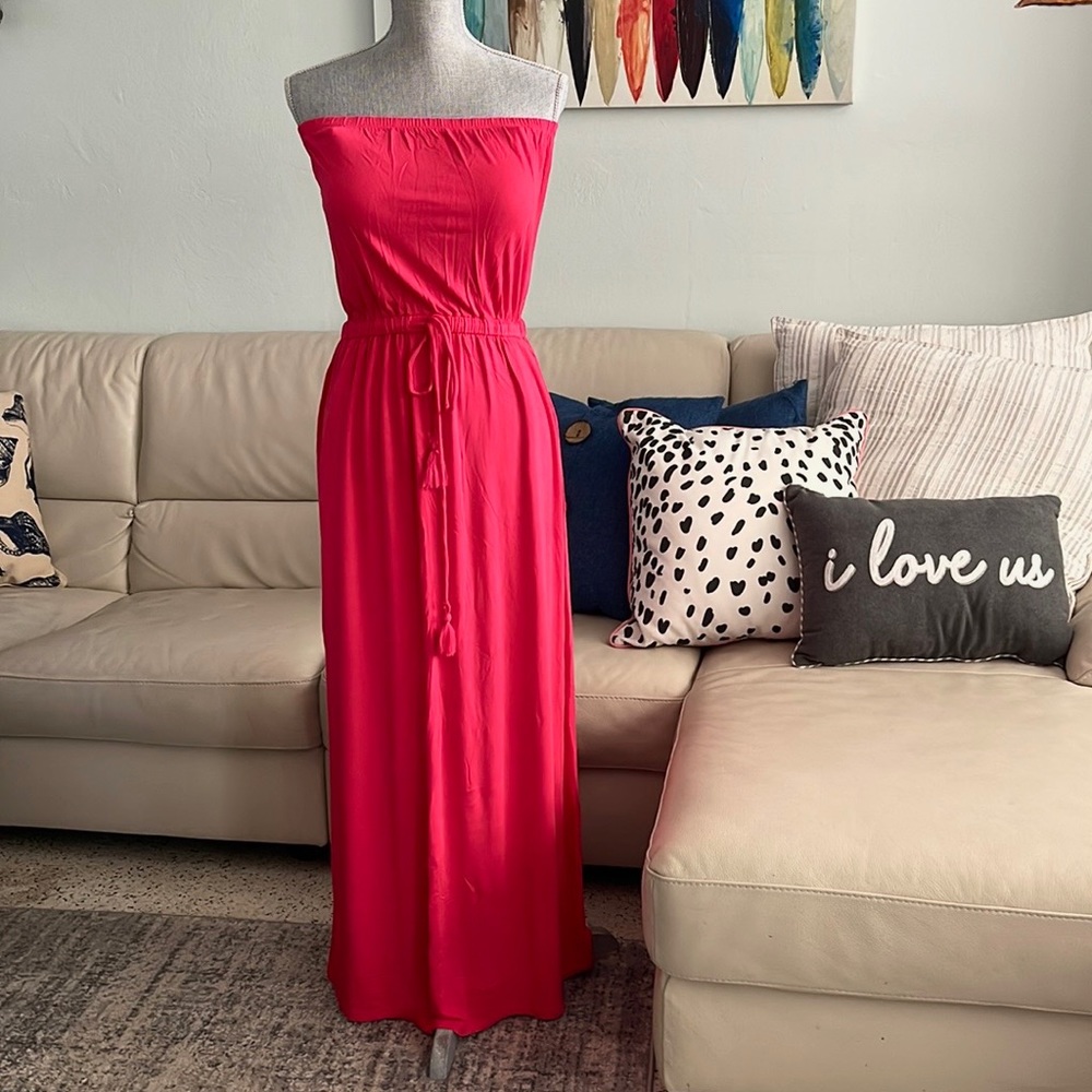 Pockets!! ❤️ Paraphrase Strapless maxi dress Size M in reddish/coral color